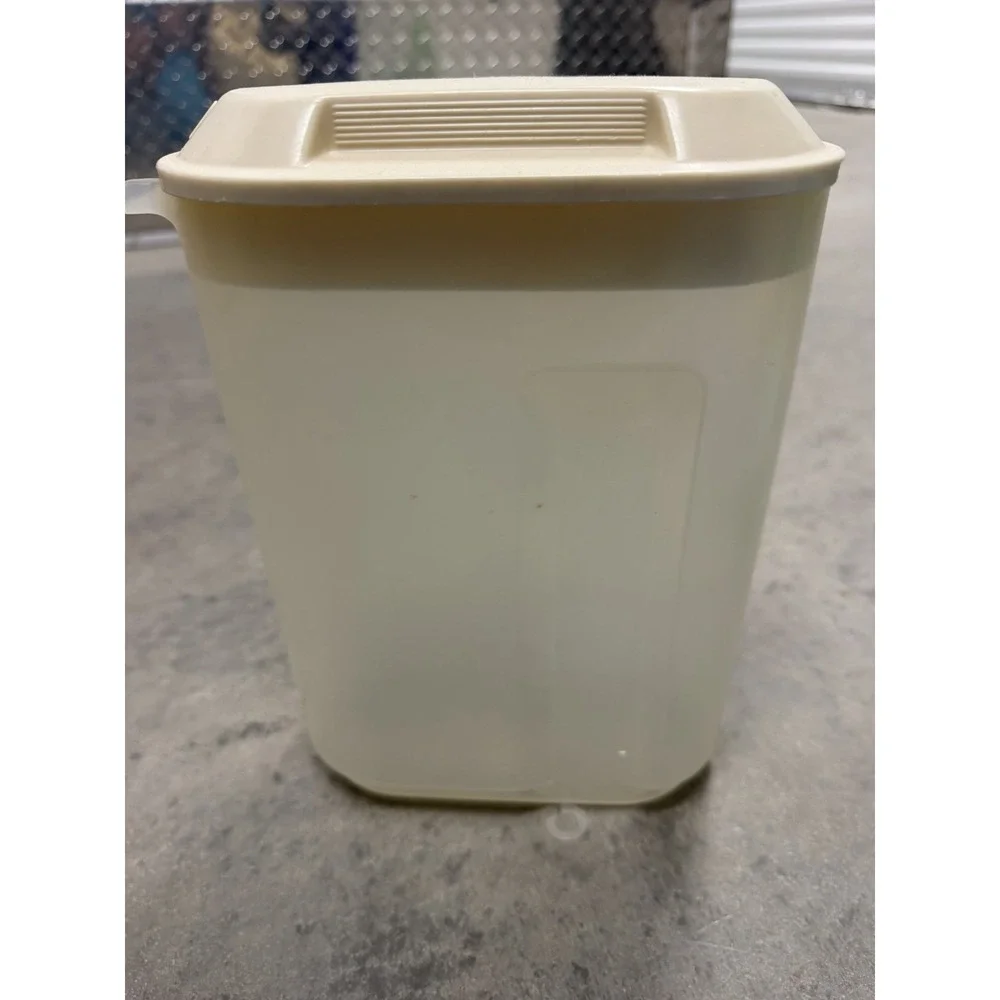 Rubbermaid vintage servin